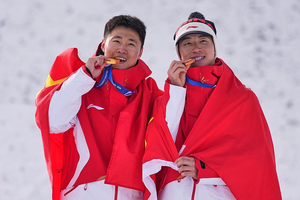 开云官网-体坛联播｜中国队今日再冲两金，短道速滑追平历届最差成绩